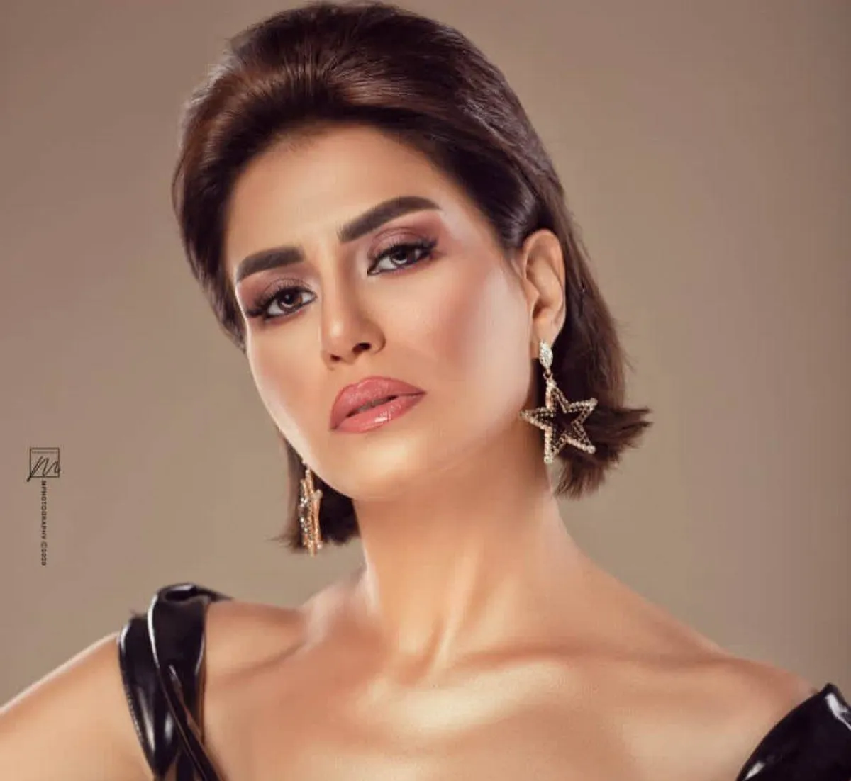 منة فضالي بمكياج حذاب