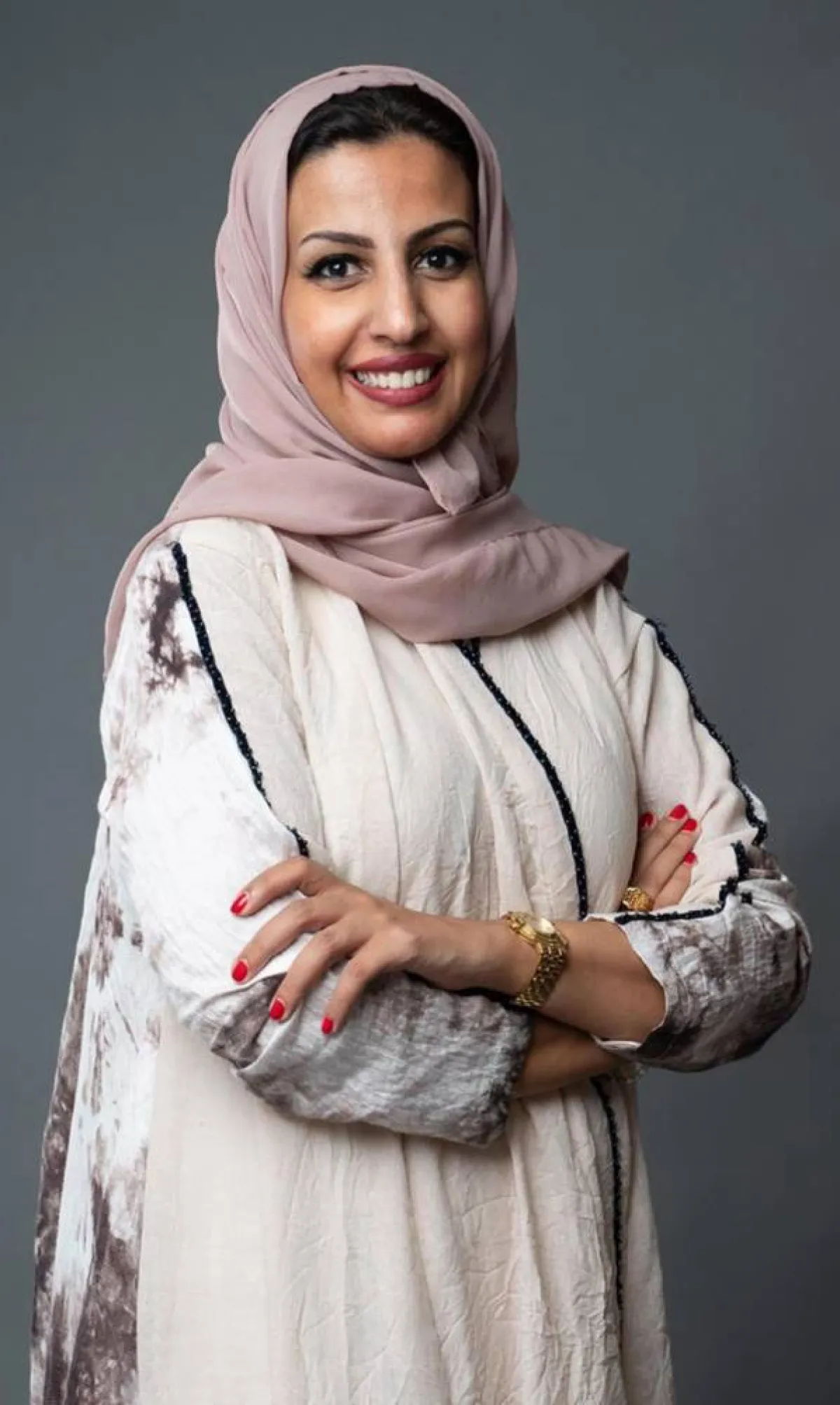 هوازن الزهراني، كاتبة وباحثة في قضايا الطفل والأسرة والعمل الإنساني