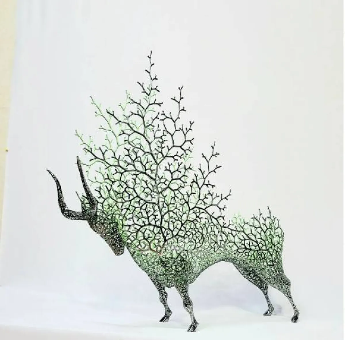 منحوتات بفروع معدنية و طلاء الفولاذ المقاوم للصدأ  