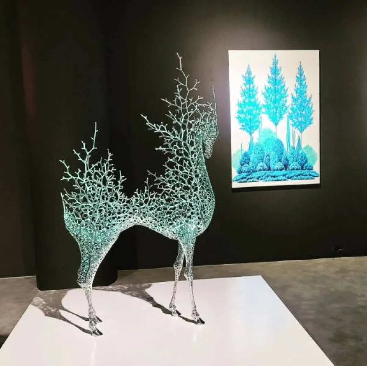 منحوتات بفروع معدنية و طلاء الفولاذ المقاوم للصدأ  