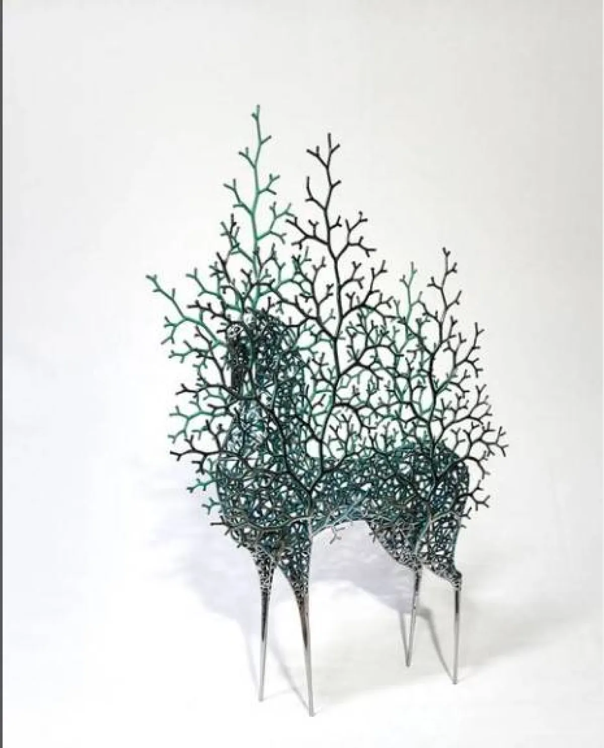 منحوتات بفروع معدنية و طلاء الفولاذ المقاوم للصدأ  