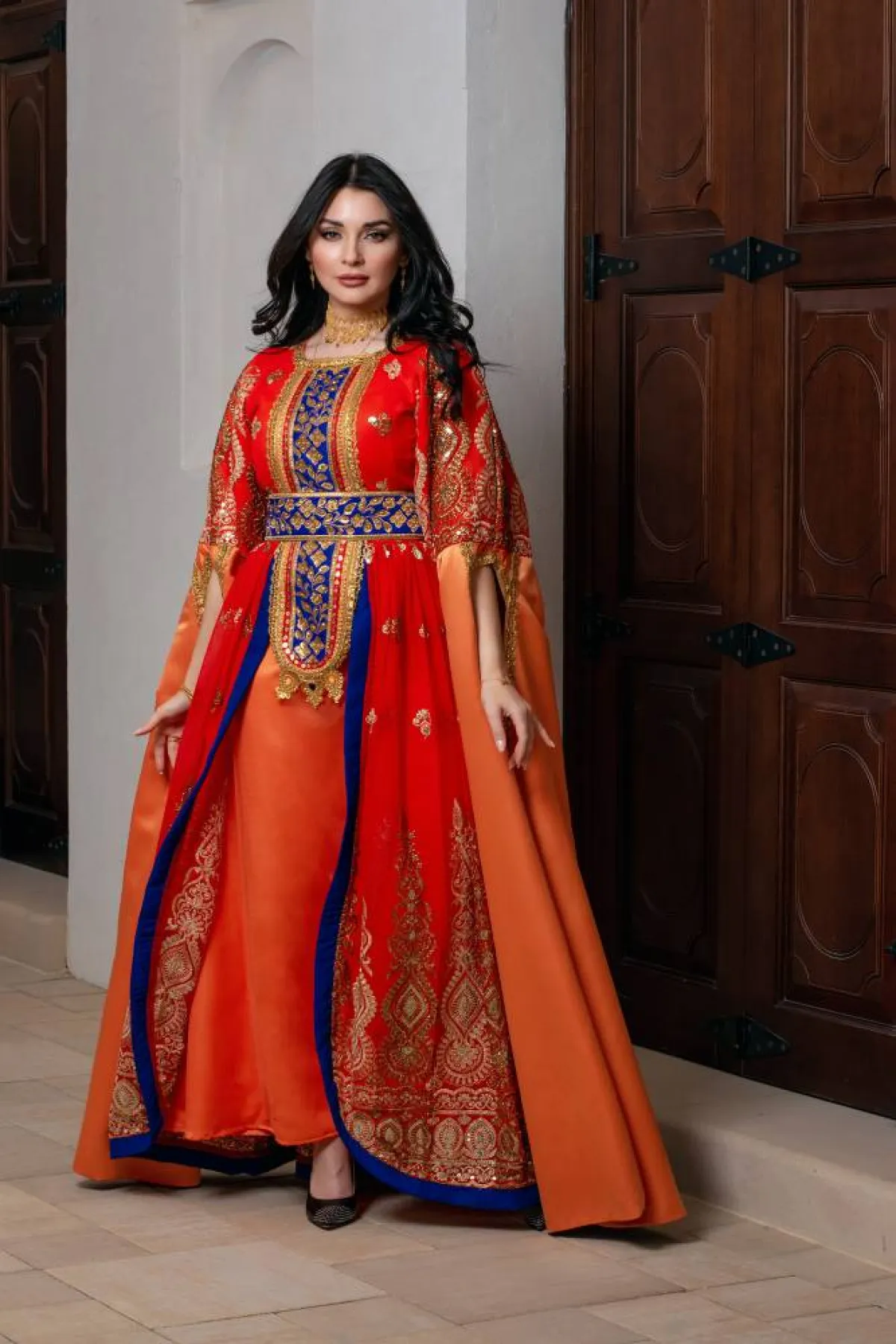 فستان نسائي من تصميم نهج ال سيف