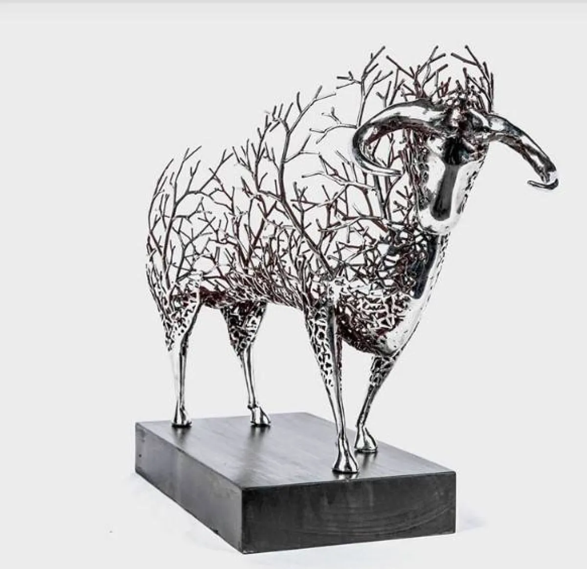 منحوتات بفروع معدنية و طلاء الفولاذ المقاوم للصدأ  