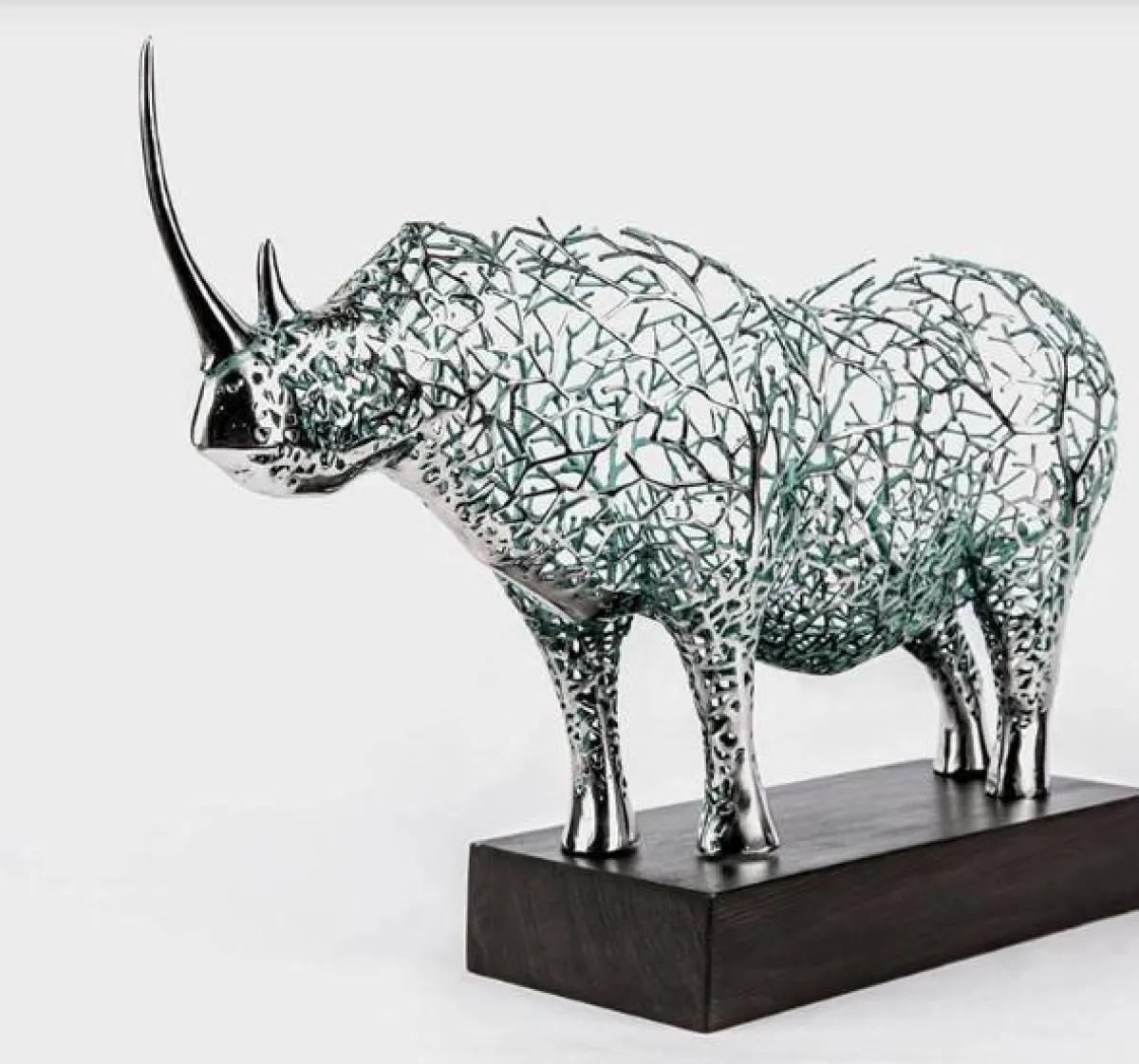 منحوتات بفروع معدنية و طلاء الفولاذ المقاوم للصدأ  