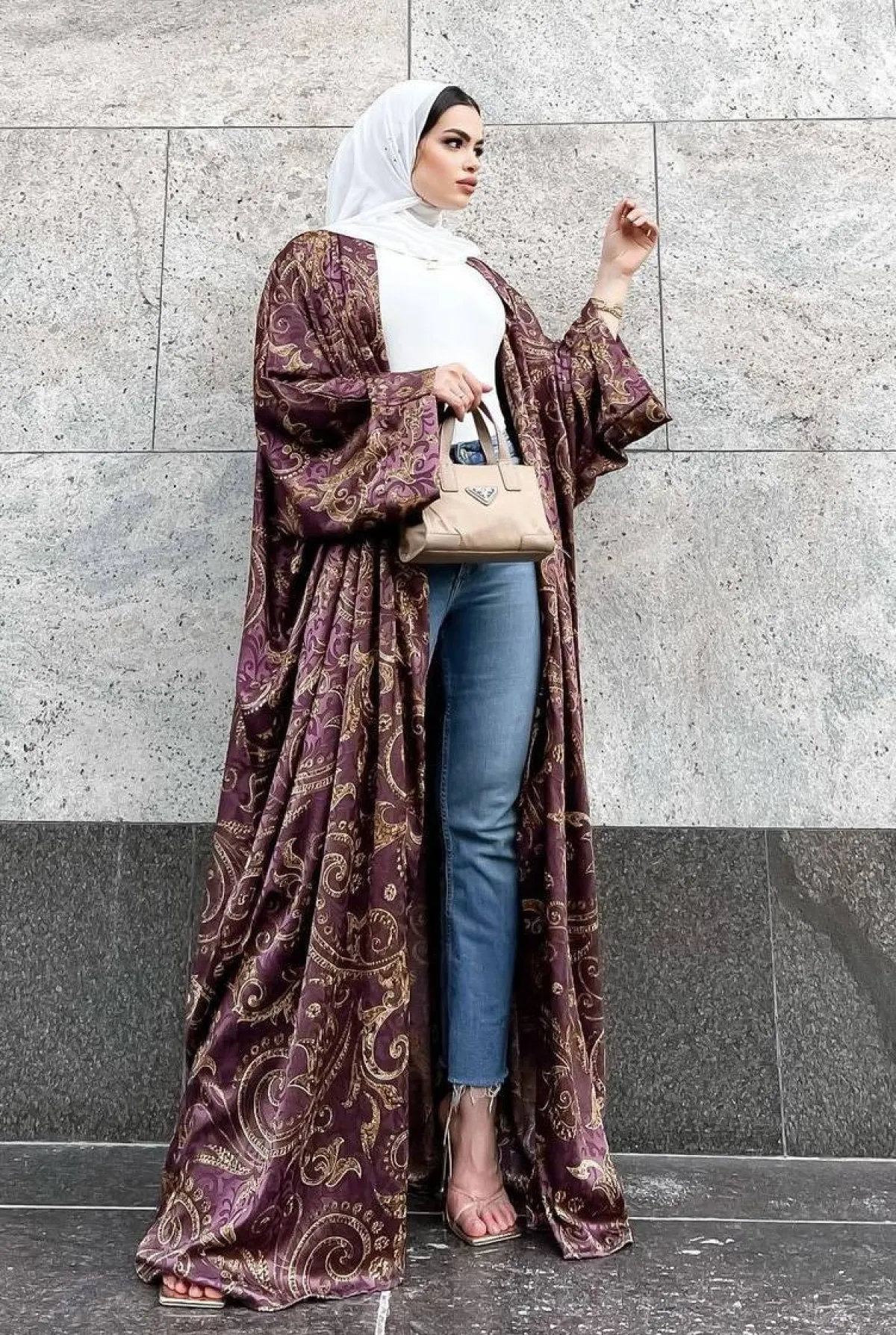 عباية طويلة