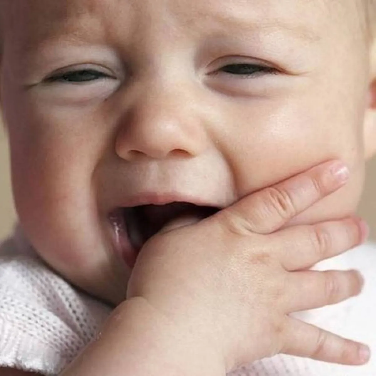 صورة لطفل يبكي