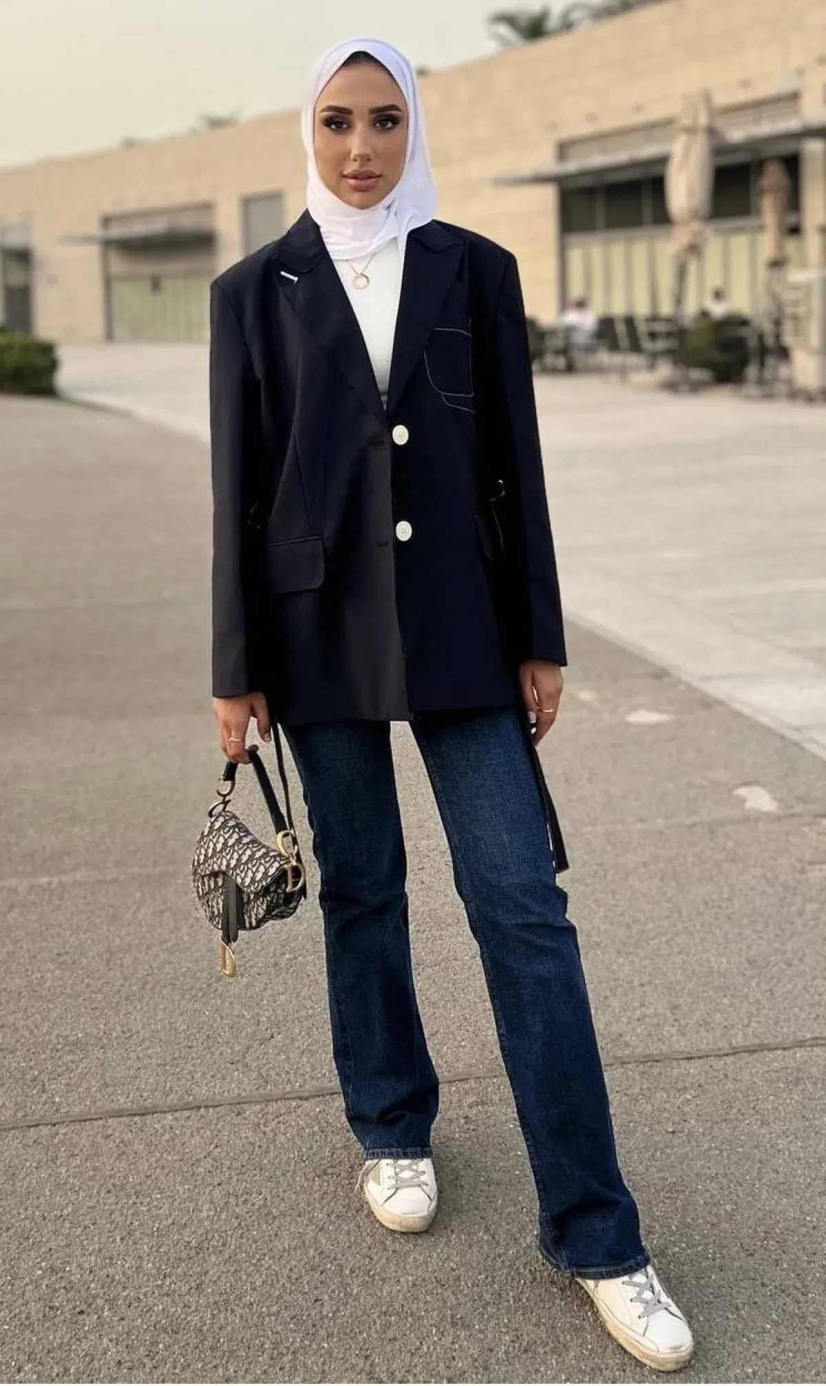 تنسيق الجينز مع البليزر