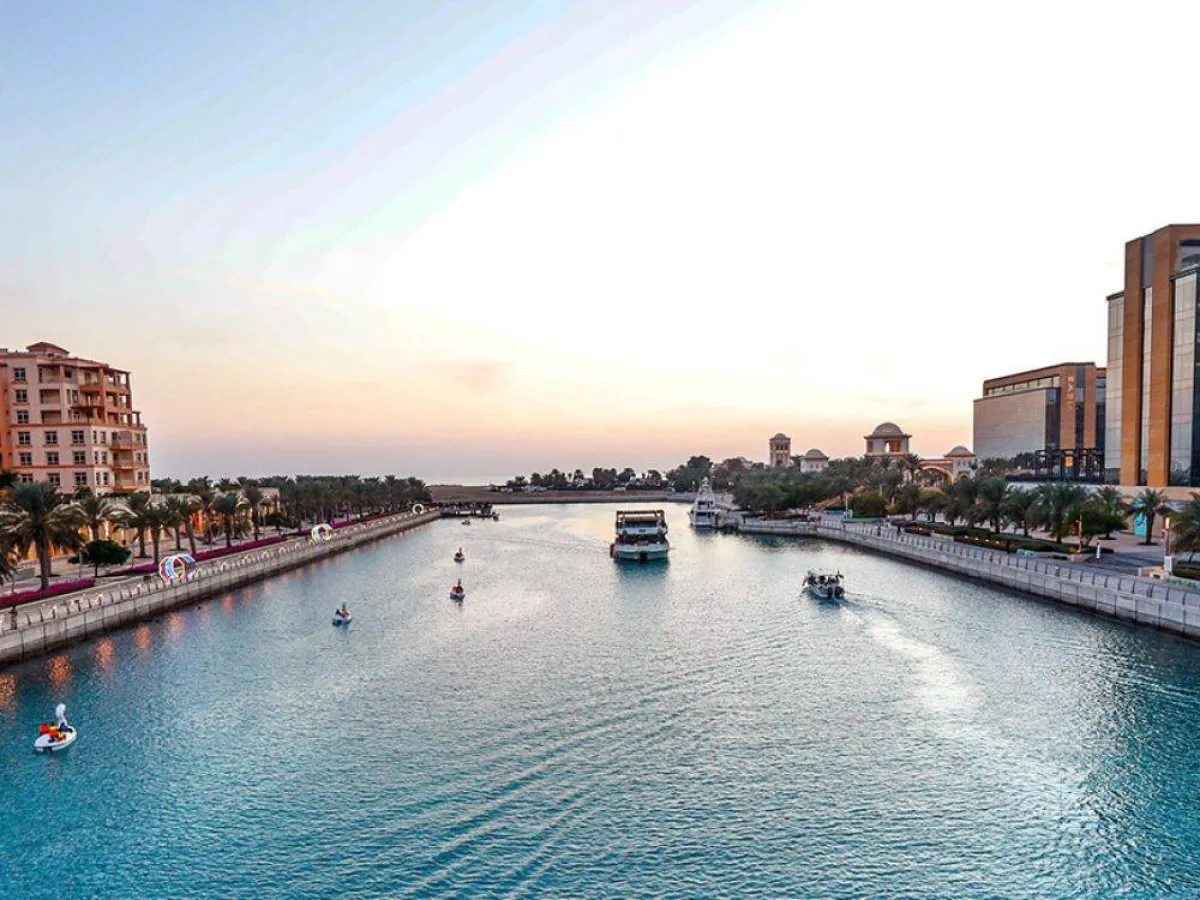 ساحل البحر الأحمر في مدينة الملك عبدالله الاقتصادية 