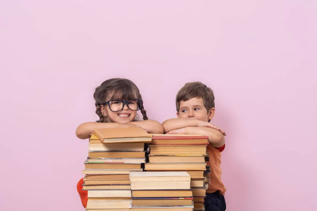 صورة تعبيرية عن القراءة