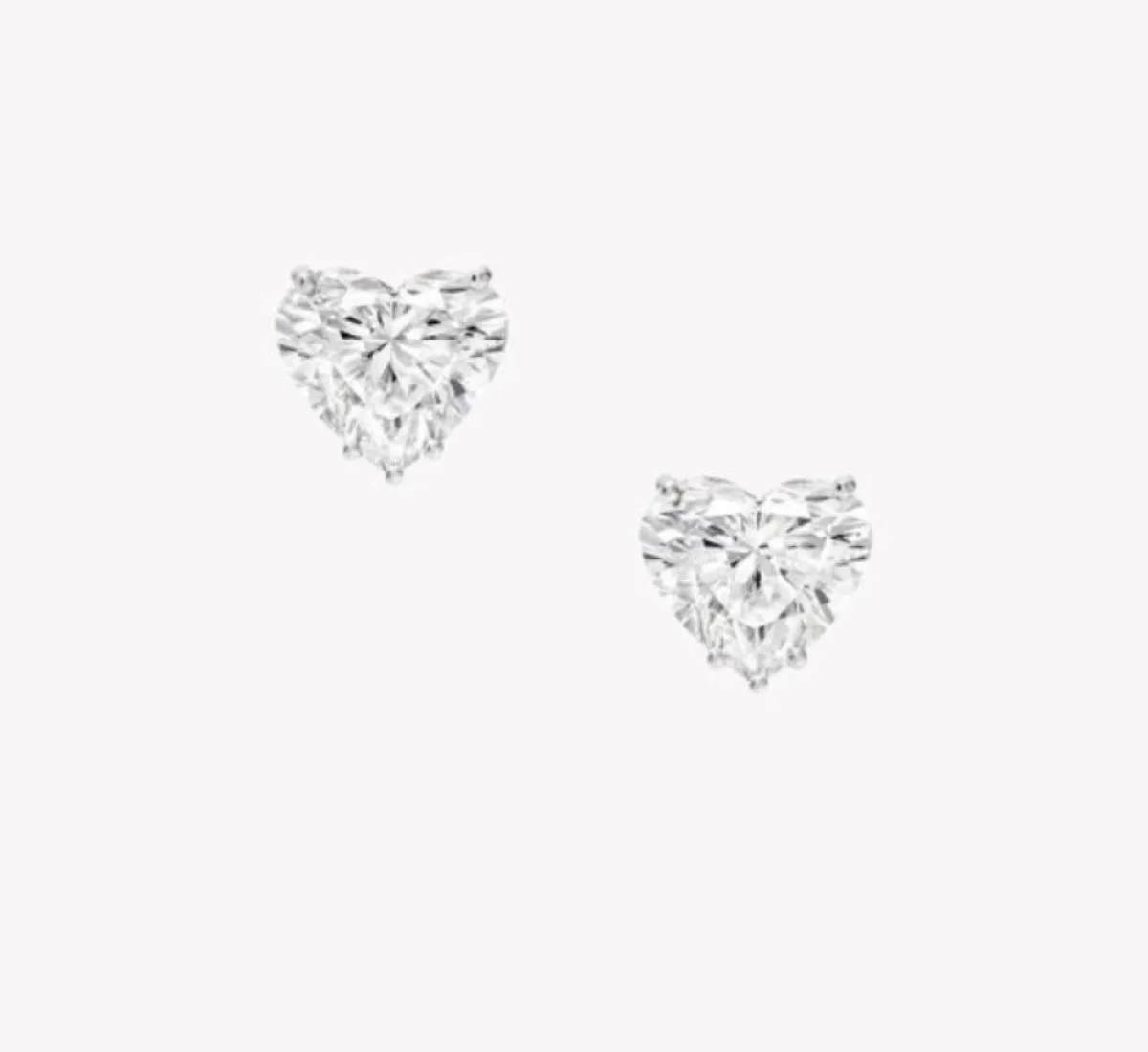 أقراط الماس بشكل قلب من غراف Graff