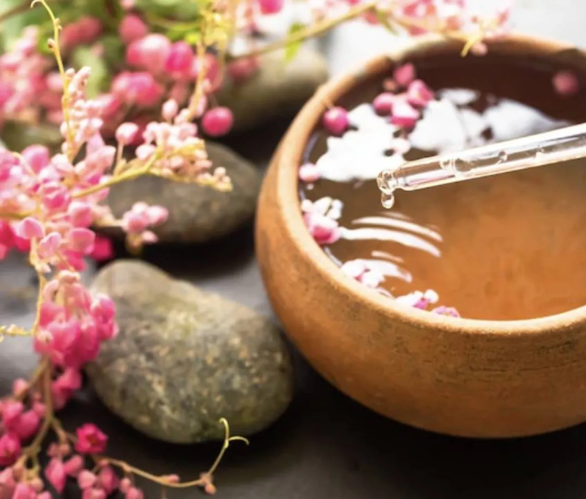 شد البشرة بماء الزهر والنشأ