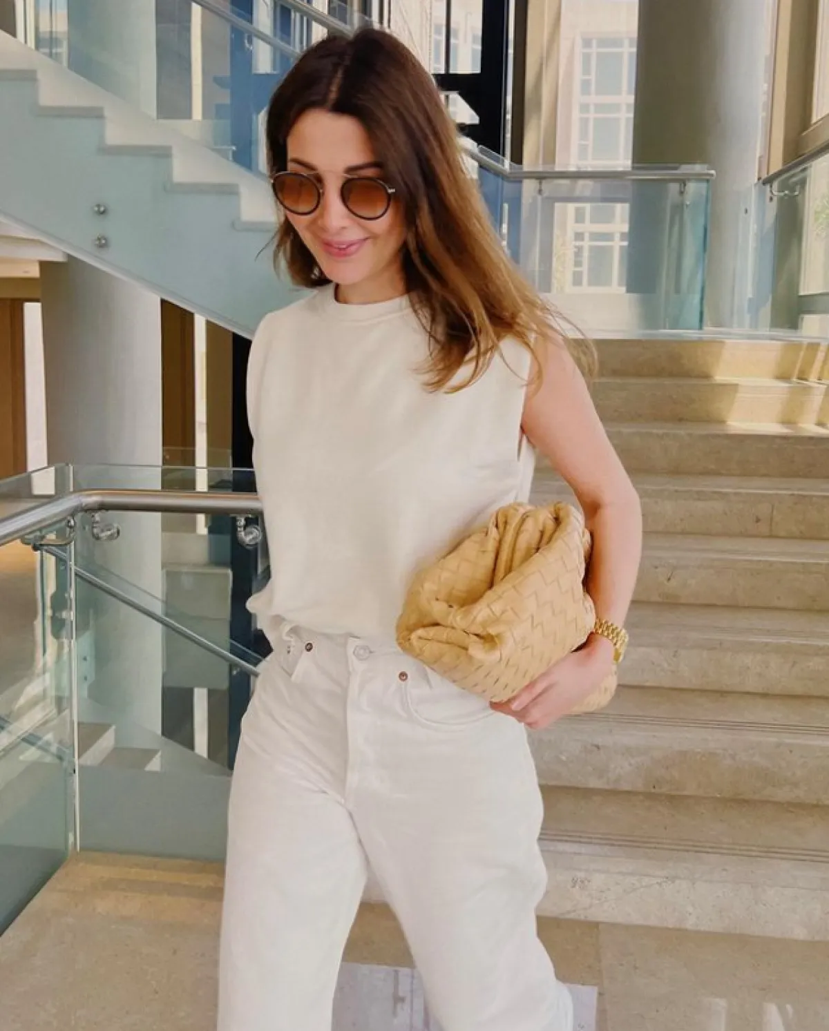 نانسي عجرم تنسق لوني البيج والكاميل معاً