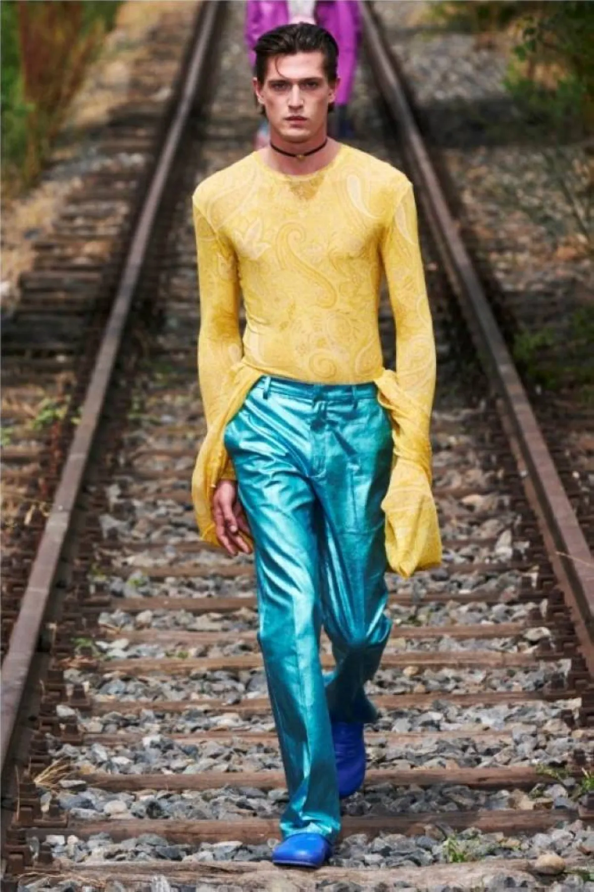 كنزة باللون الأصفر من إيترو Etro