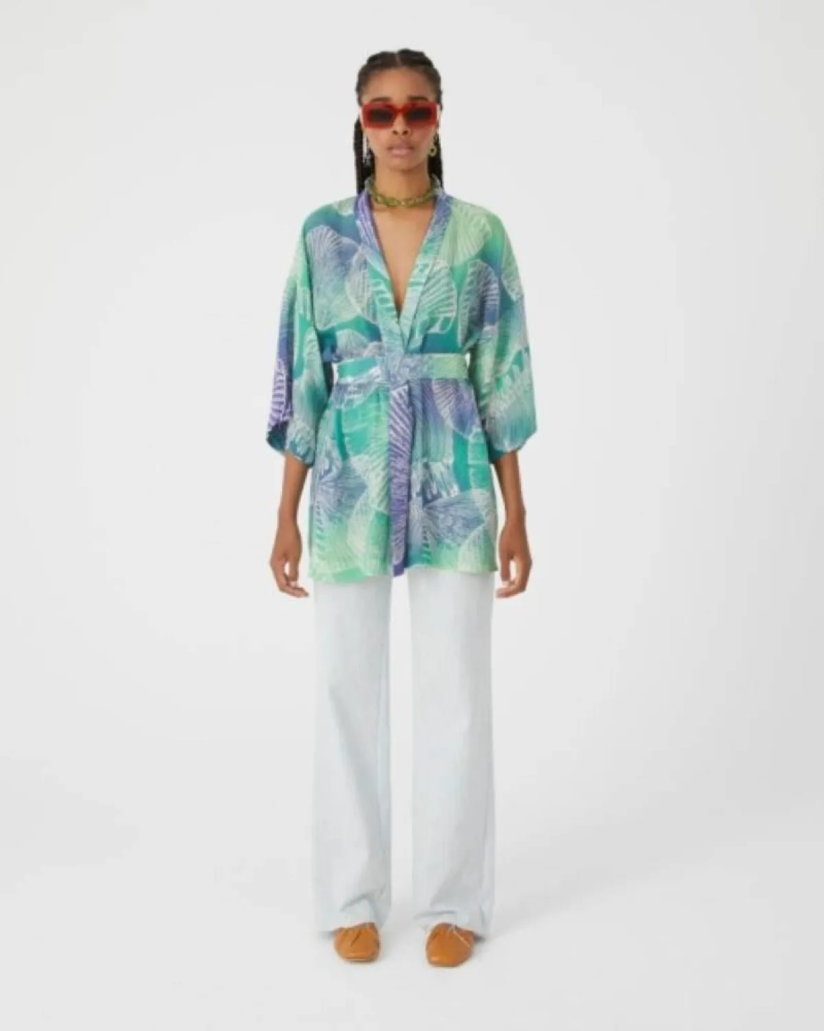 تنسيق السروال الأبيض لصيف 2022 من بادغلاي ميشكا Badglay Mischka