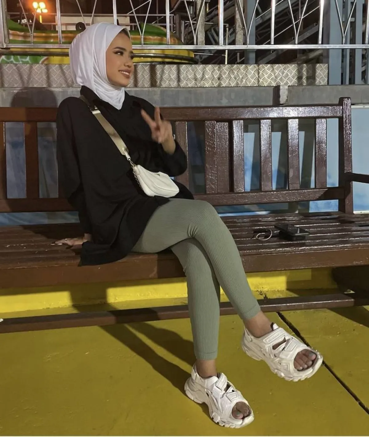 سارة الدهيم باناقة بسيطة