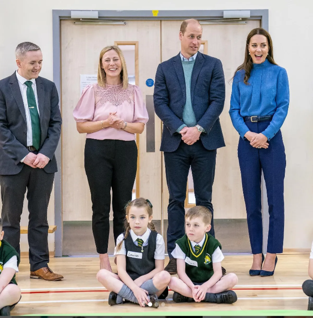 كيت ميدلتون  ترتدي القميص الأزرق