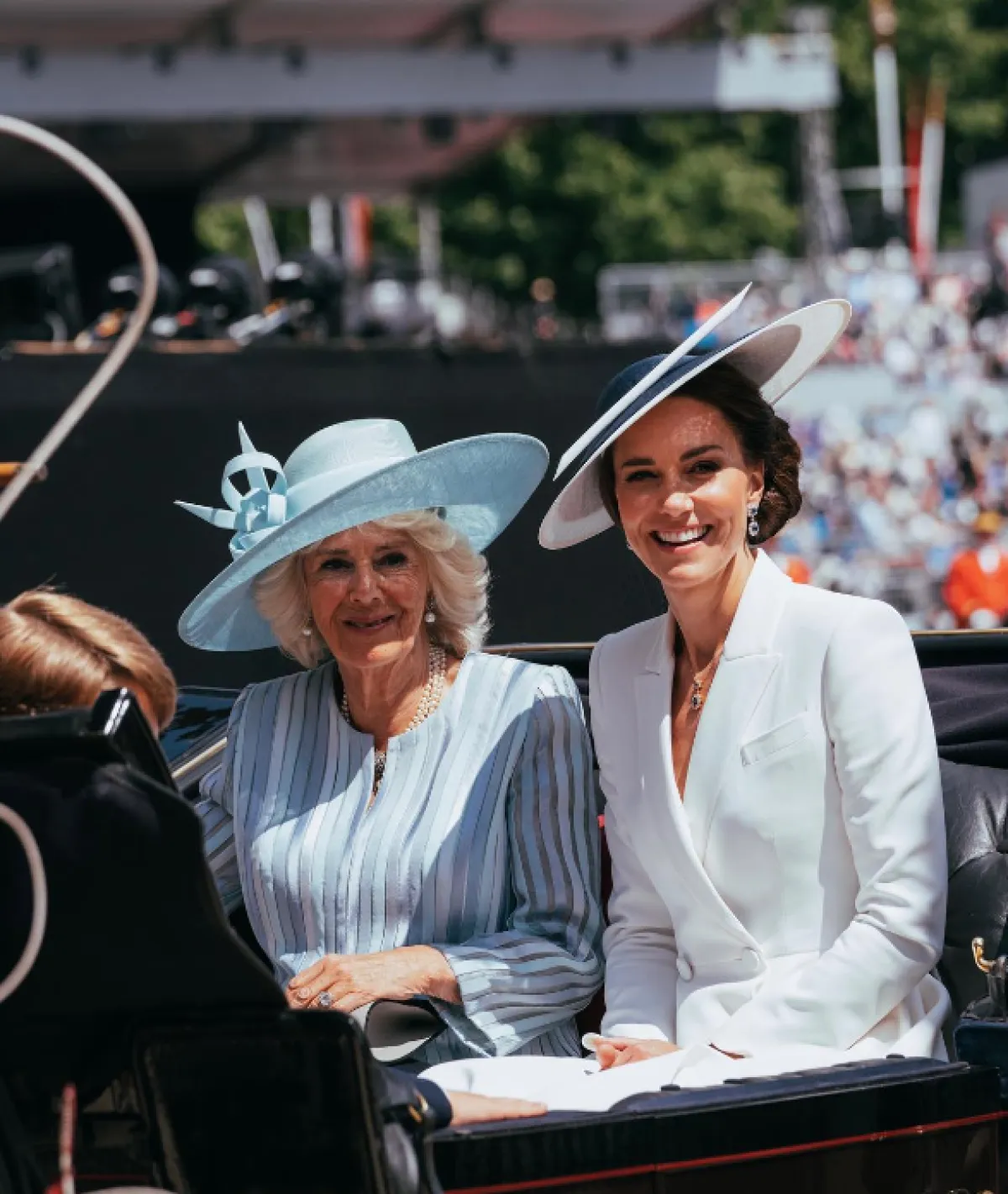 كيت ميدلتون ترتدي الأبيض في يوم اليوبيل البلاتيني للملكة