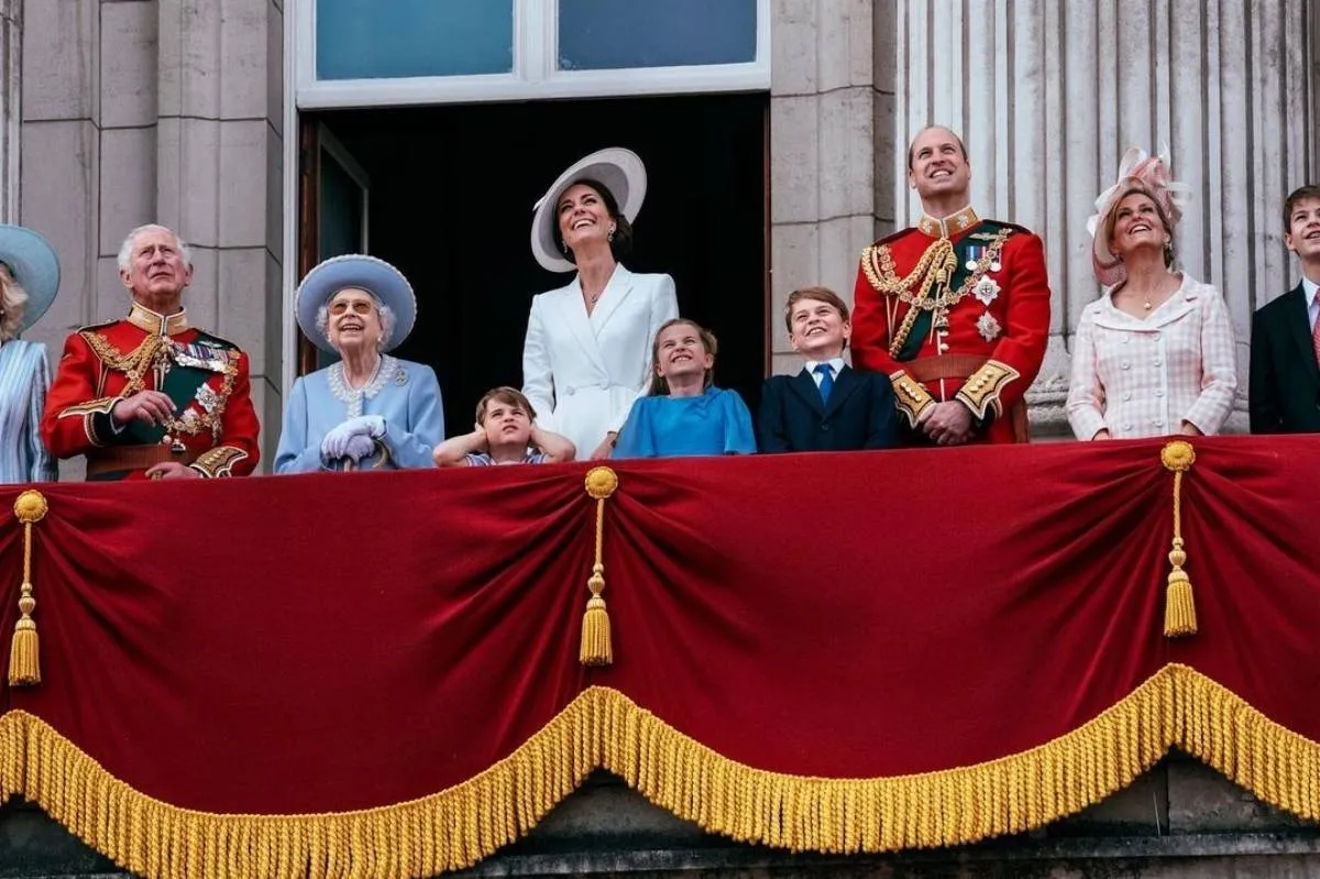 هل عدّلت كيت ميديلتون فستانها في اليوبيل البلاتيني؟