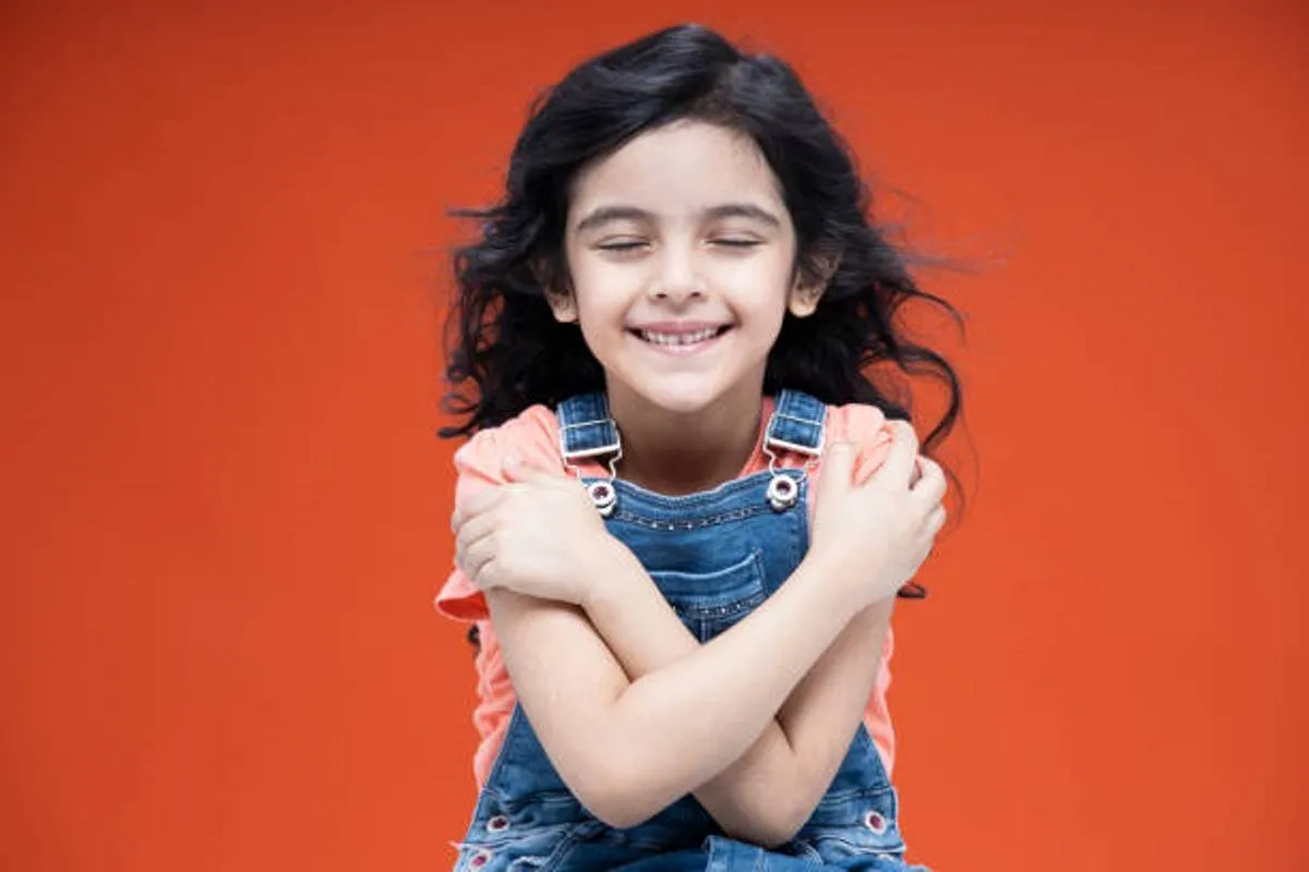 صورة تعبر عن الأنانية وحب الذات لدى الأطفال