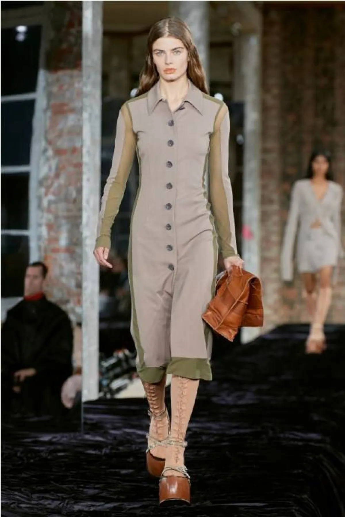 فستان بتصميم شبابي مريح من أكني  Acne