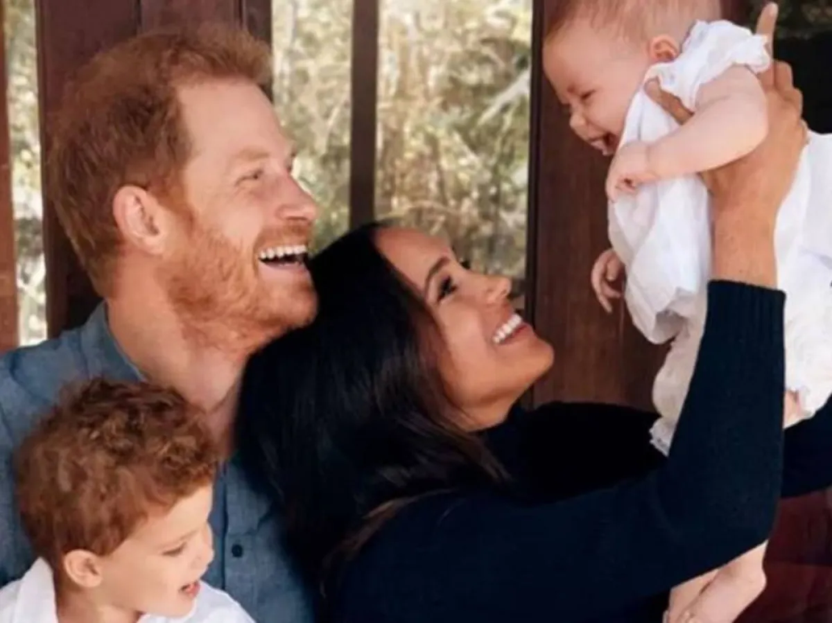 الأمير هاري وميغان ماركل مع آرتي وليليبت- الصورة من موقع Sky News