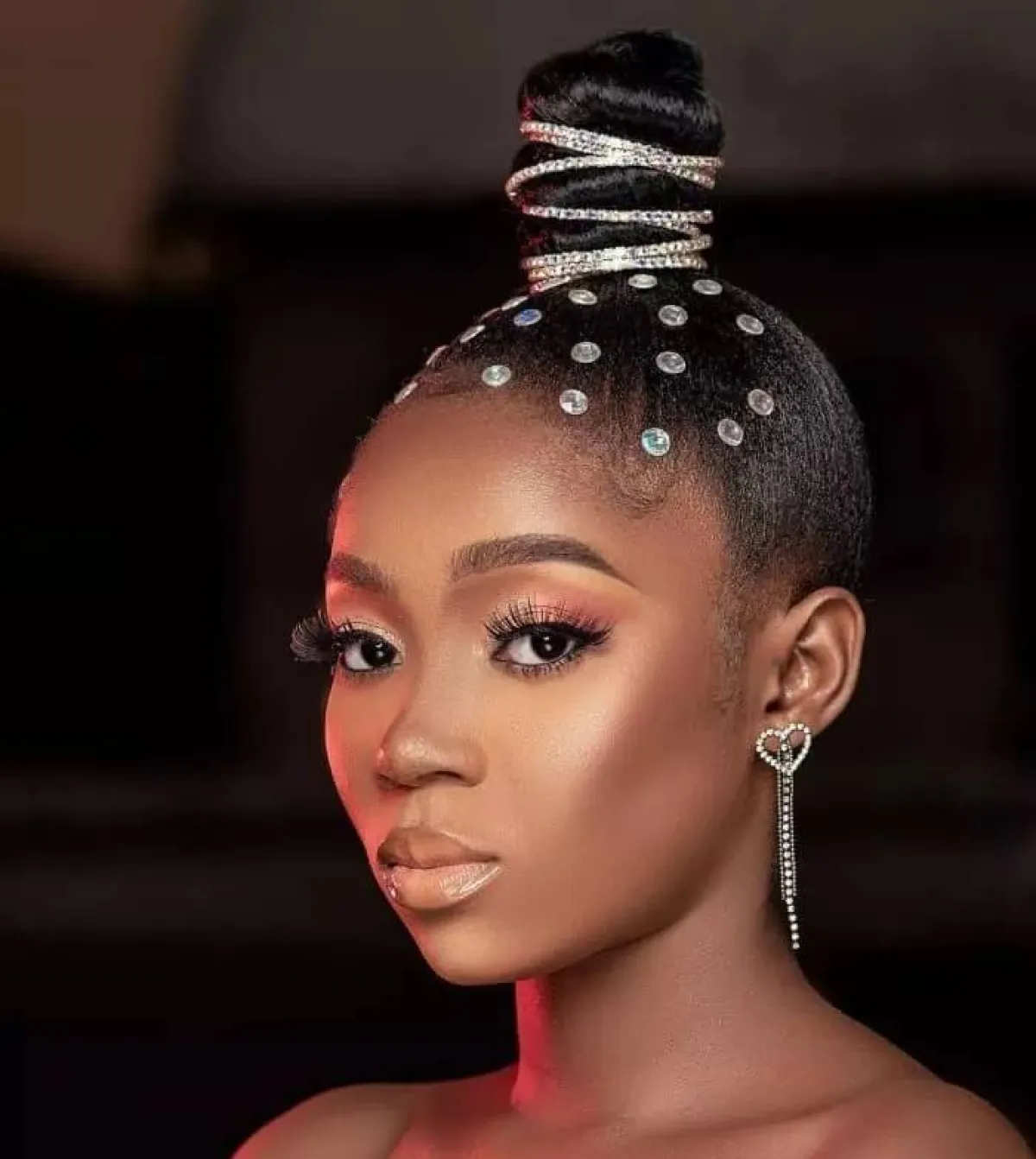 تسريحات شعر مرفوعة لحفلة توديع العزوبية