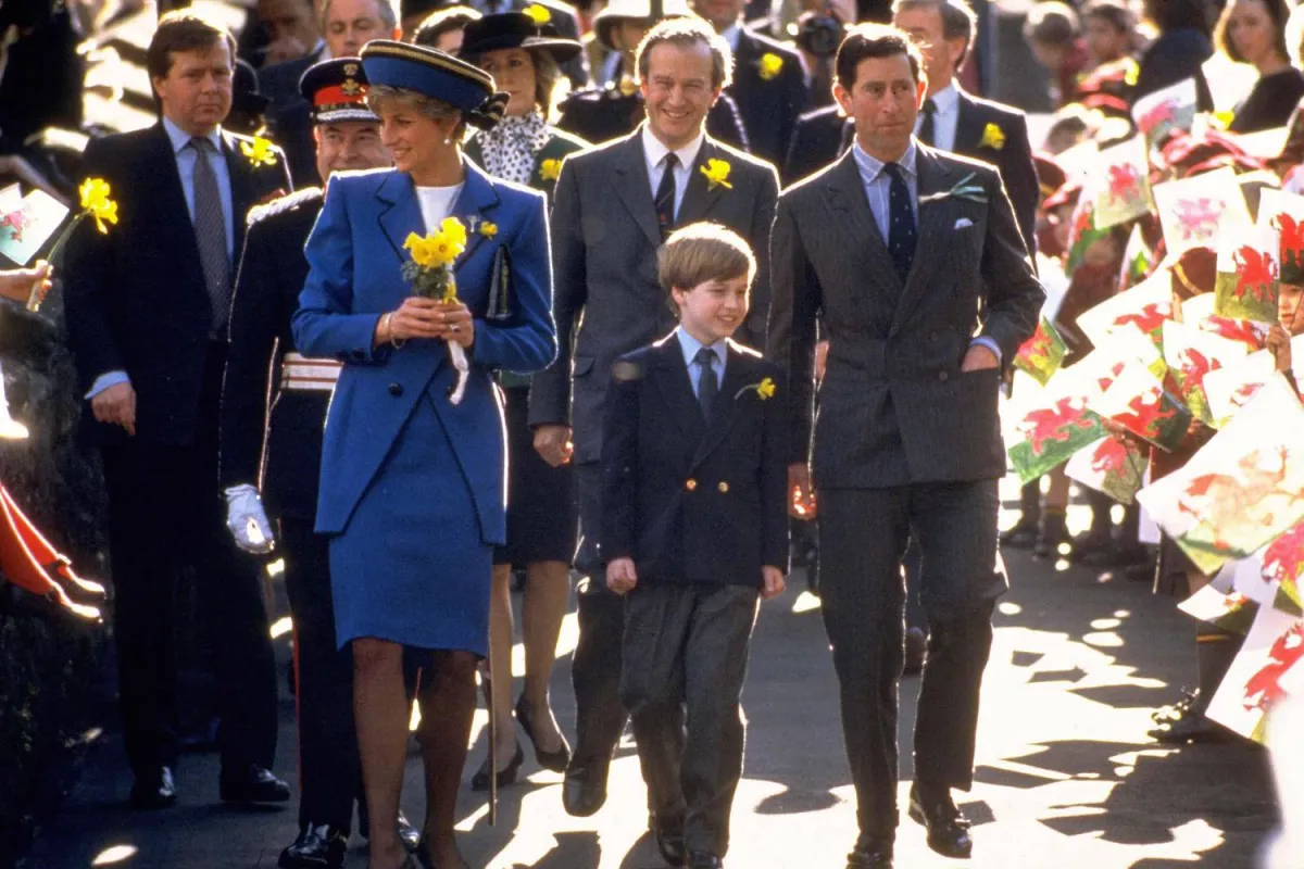 زيارة الأمير ويليام لكارديف مع الأميرة ديانا والأمير تشارلز- الصورة من موقع People