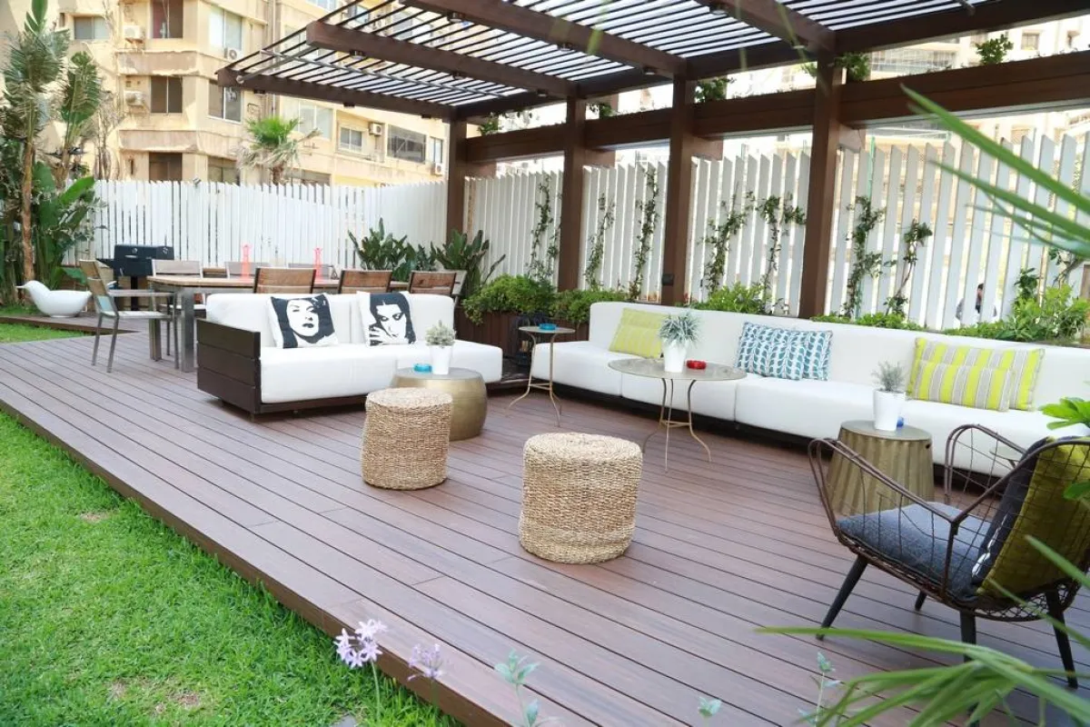 نموذج عن توظيف الخشب في الحديقة المنزليّة