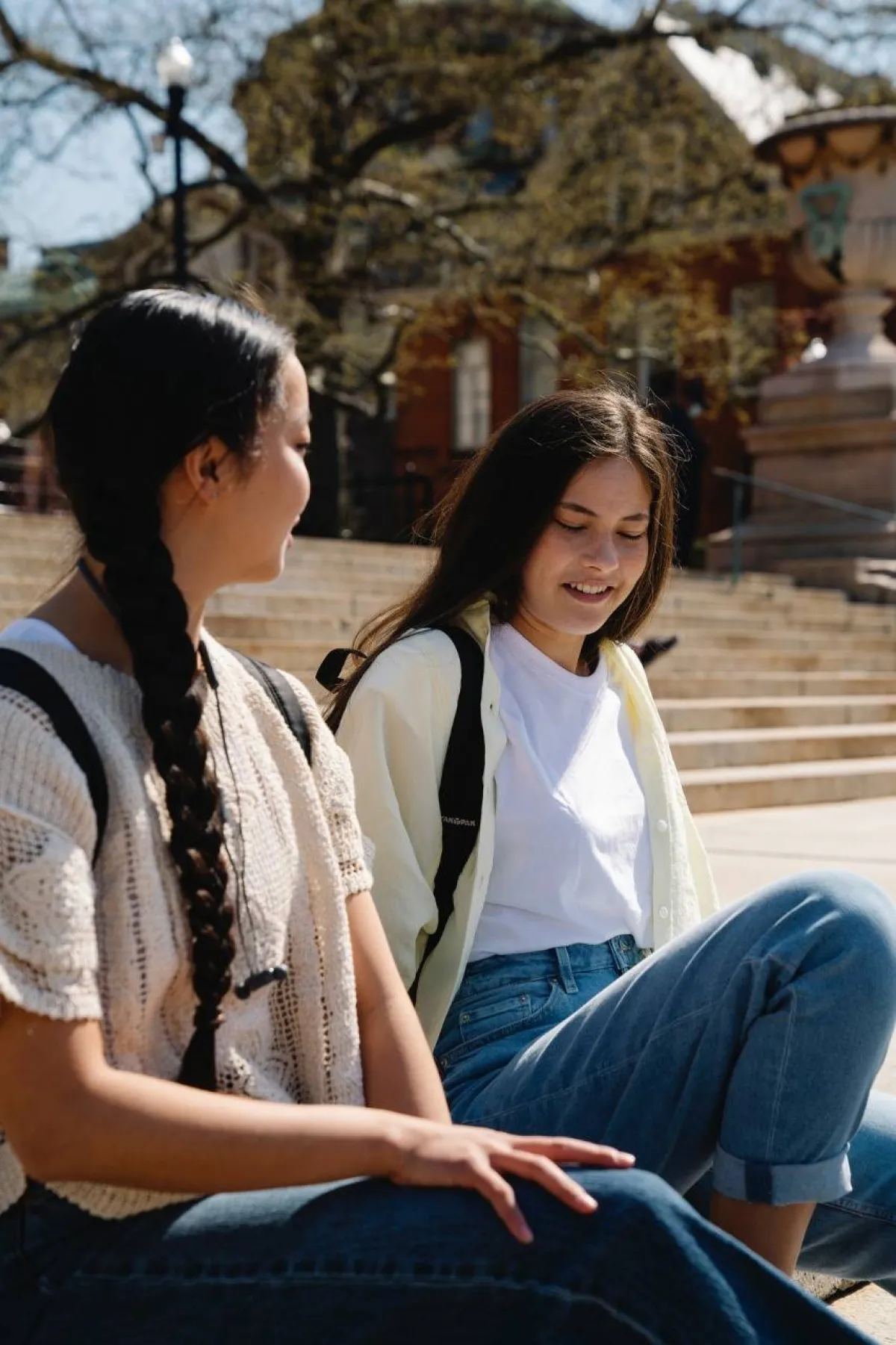 علامات الغيرة بين الأصدقاء