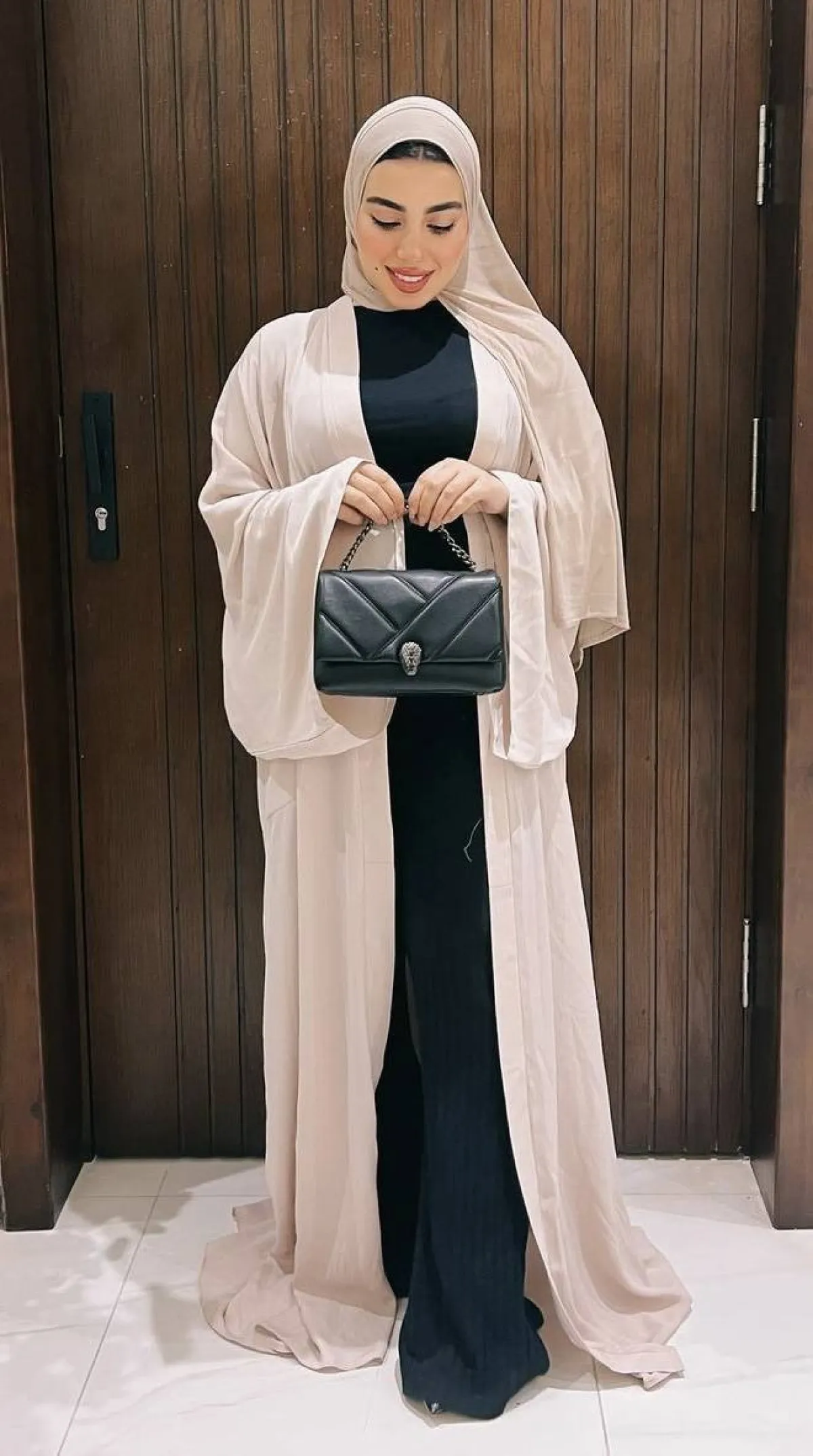 عباية بيج فضفاضة