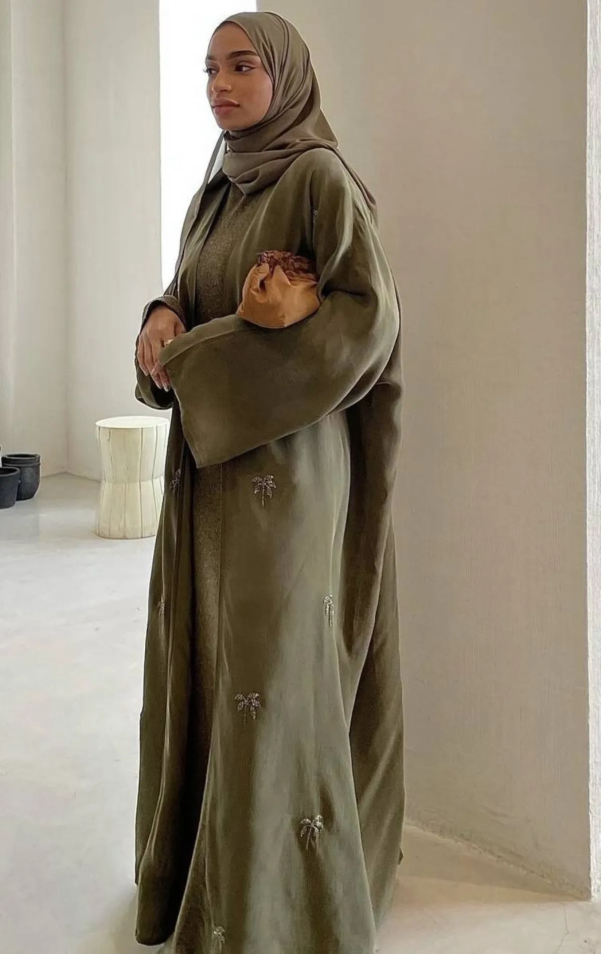 عباية لامعة