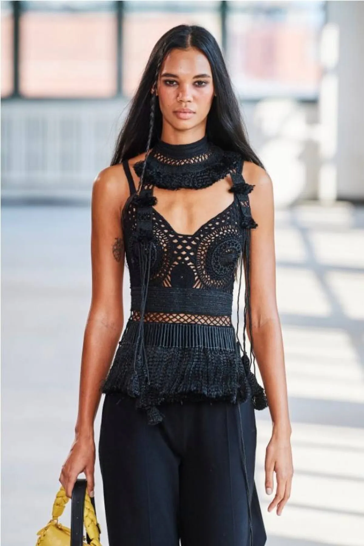 موضة الأقمشة المخرمة من ألتوزاررا  Altuzarra