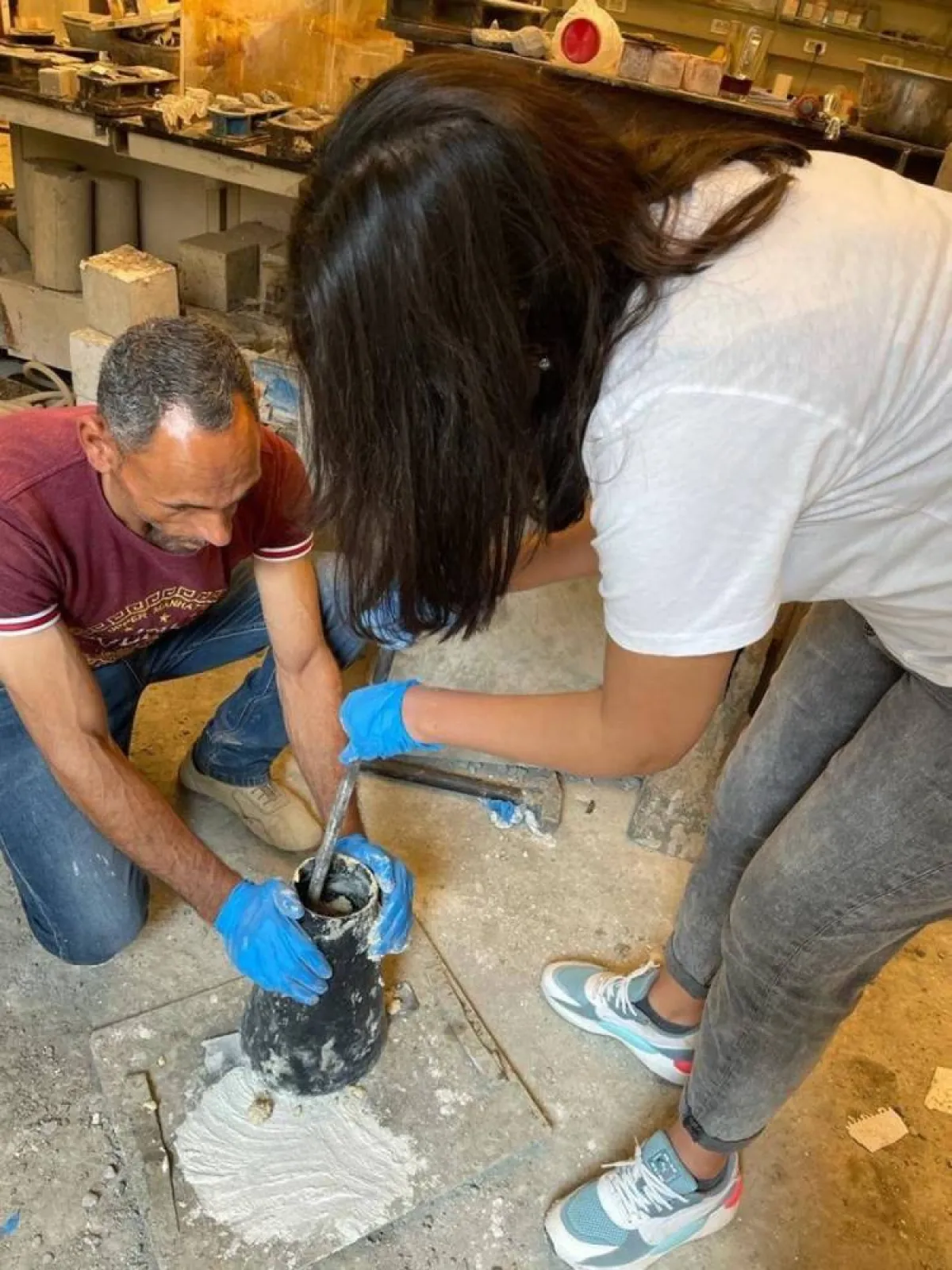 طالبات يطوّرن خرسانة تضيء ليلاً لمنع حوادث الطرق