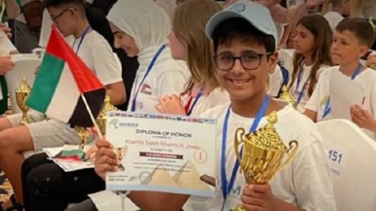 الطالب خميس صالح الجنيبي. الصورة من تويتر مؤسسة الإمارات للتعليم المدرسي