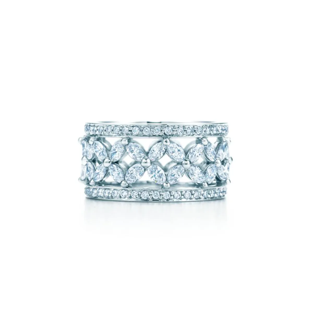 خاتم Tiffany Victoria® band من البلاتينوم والألماس