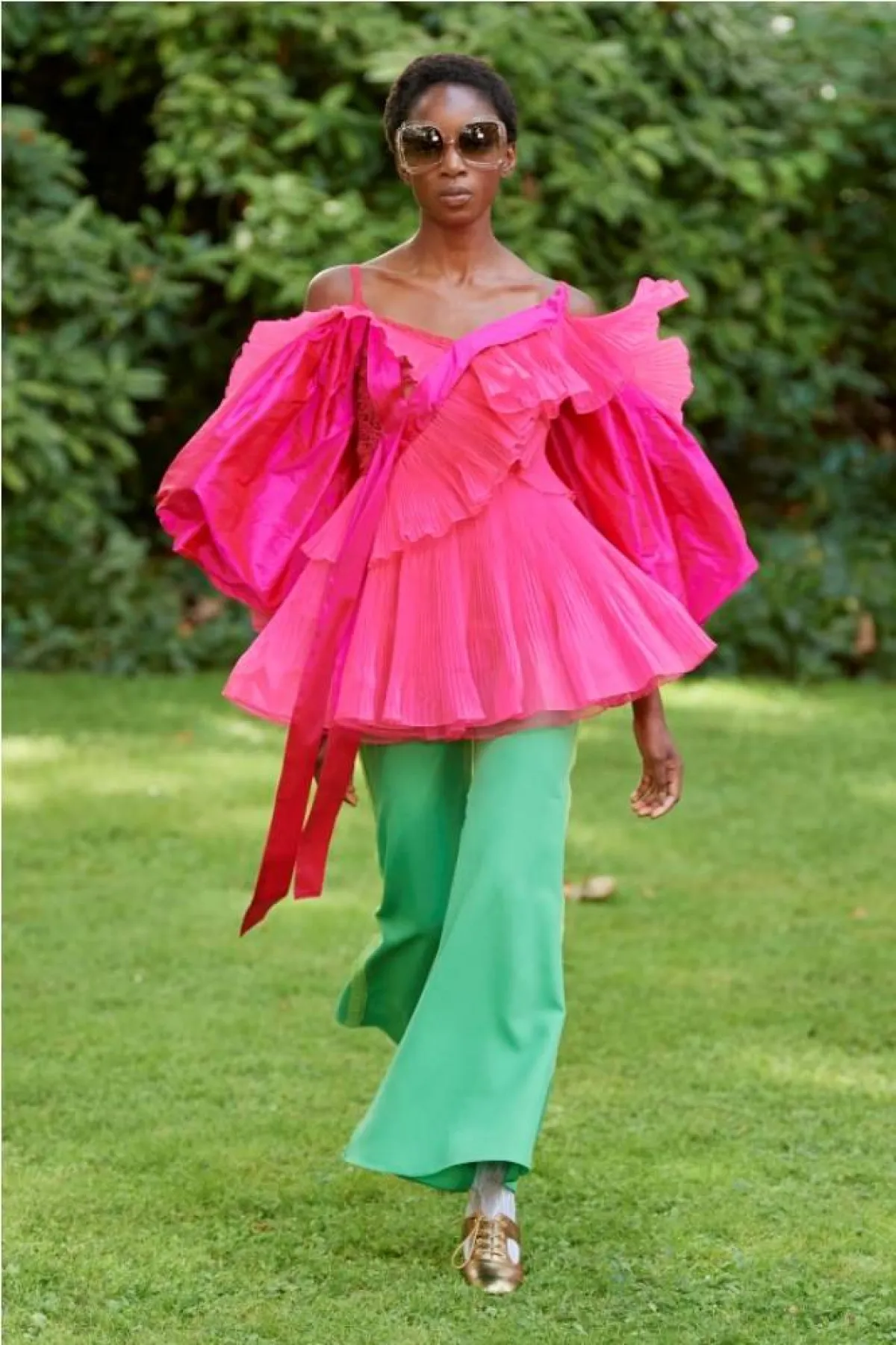 تنسيق اللون الأخضر لإطلالاتكِ الصيفية 2022 من بورا أكسو  Bora Aksu