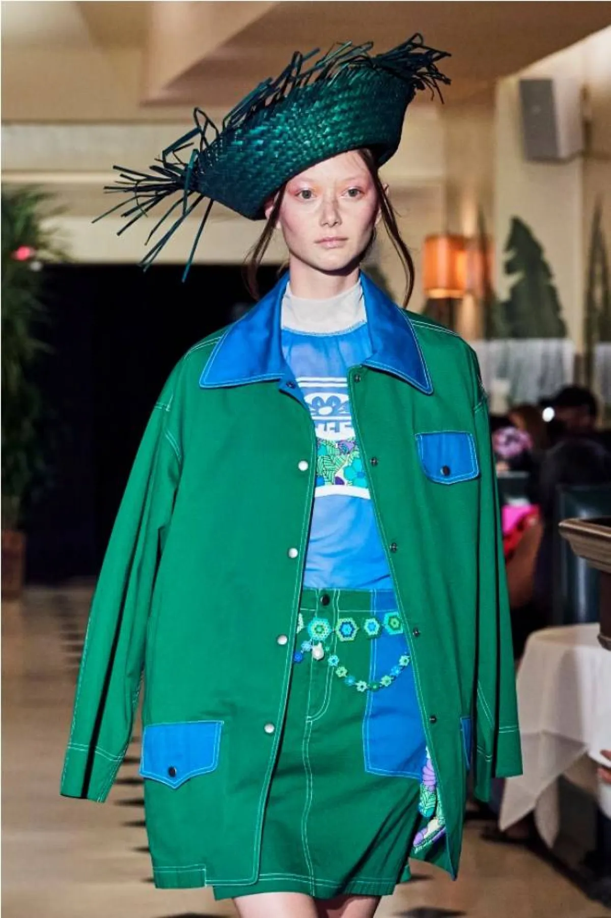 تنسيق اللون الأخضر لإطلالاتكِ الصيفية 2022 من آنا سوي  Anna Sui