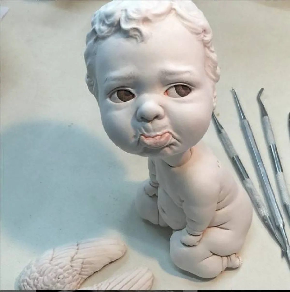 منحوتات جونسون تسانغ الطفولية 