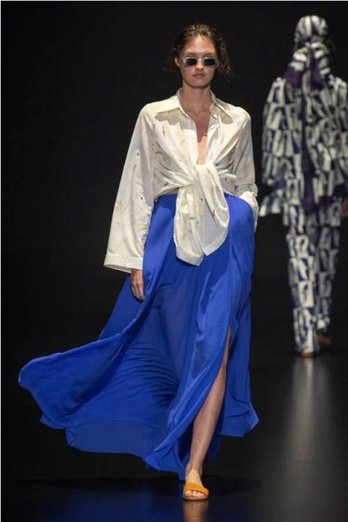 تنورة ميدي من إدواردو غالوريني  Edoardo Gallorini