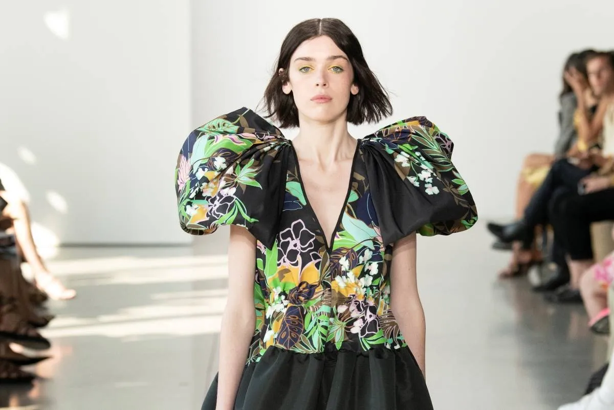 موضة الأكتاف المحشوة