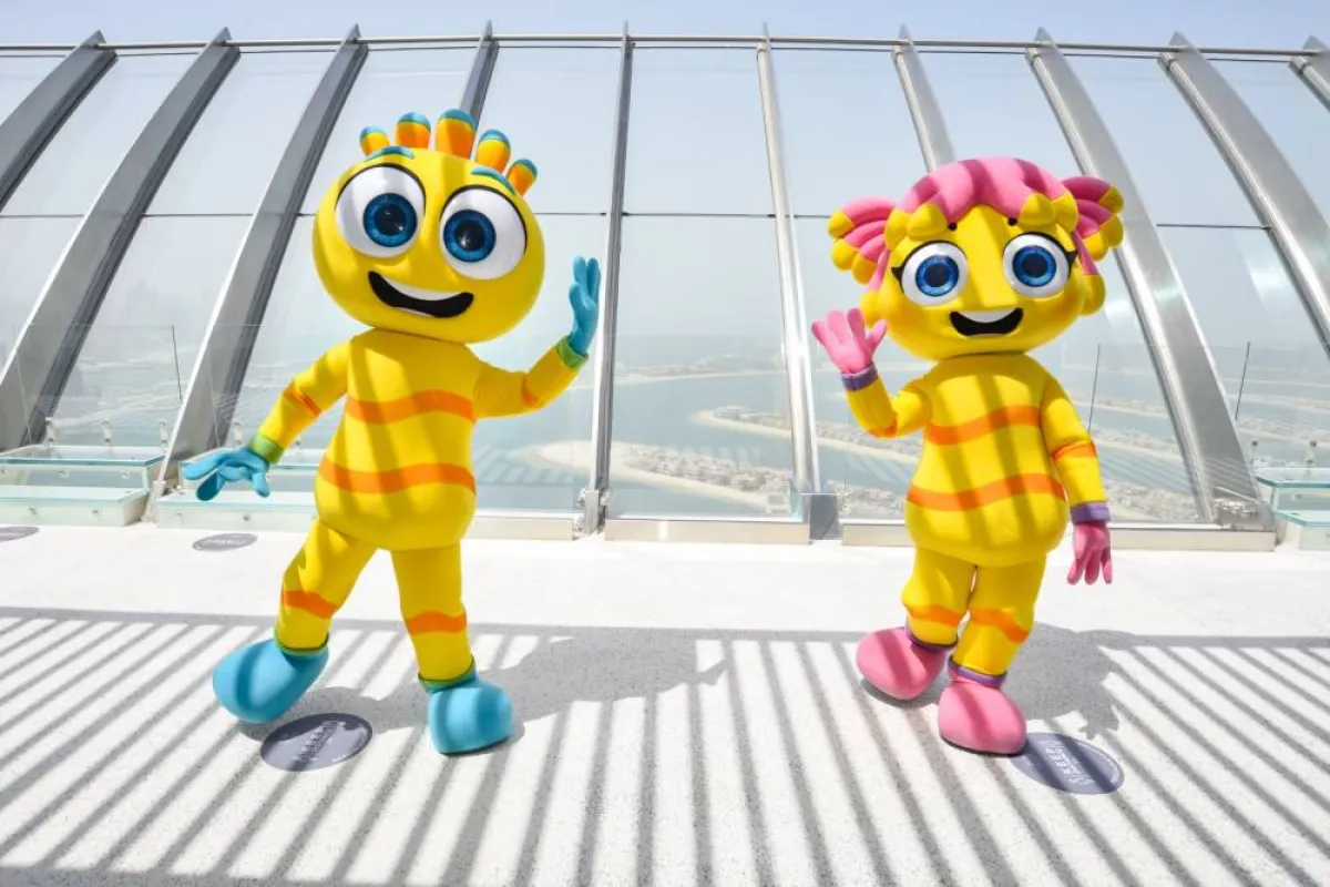 مدهش ودانة في فعاليات مفاجآت صيف دبي. الصورة من "وام"