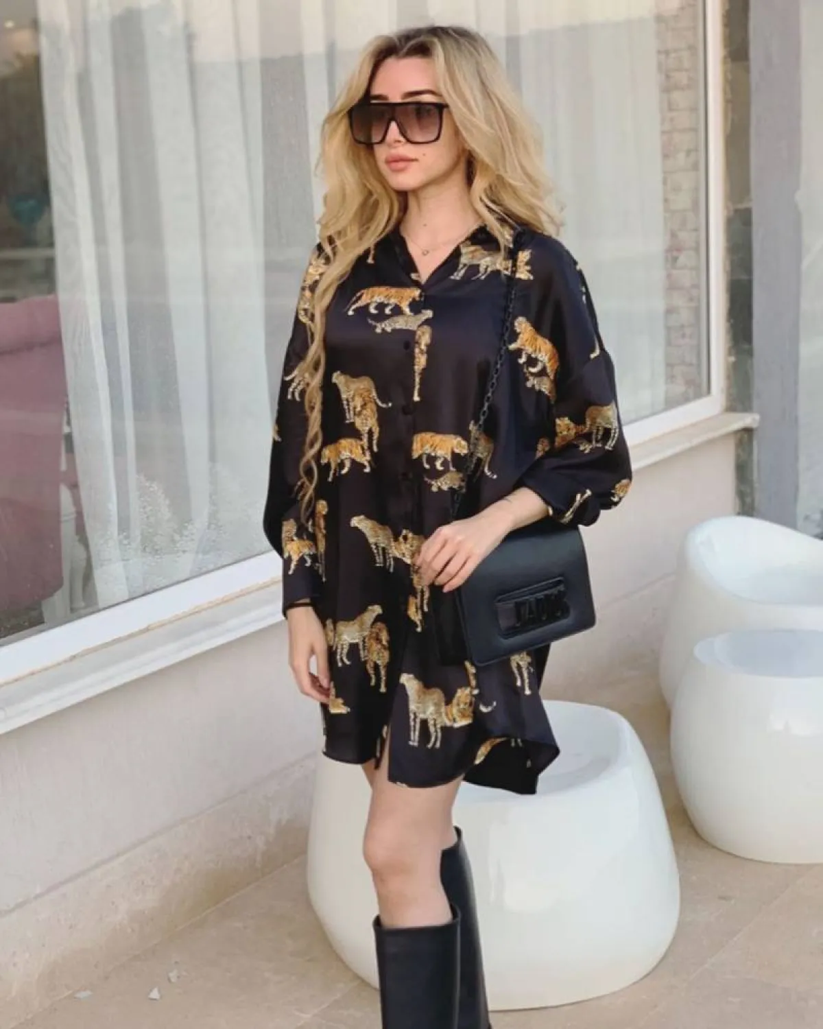 هنا الزاهد بفستان باللون الأسود