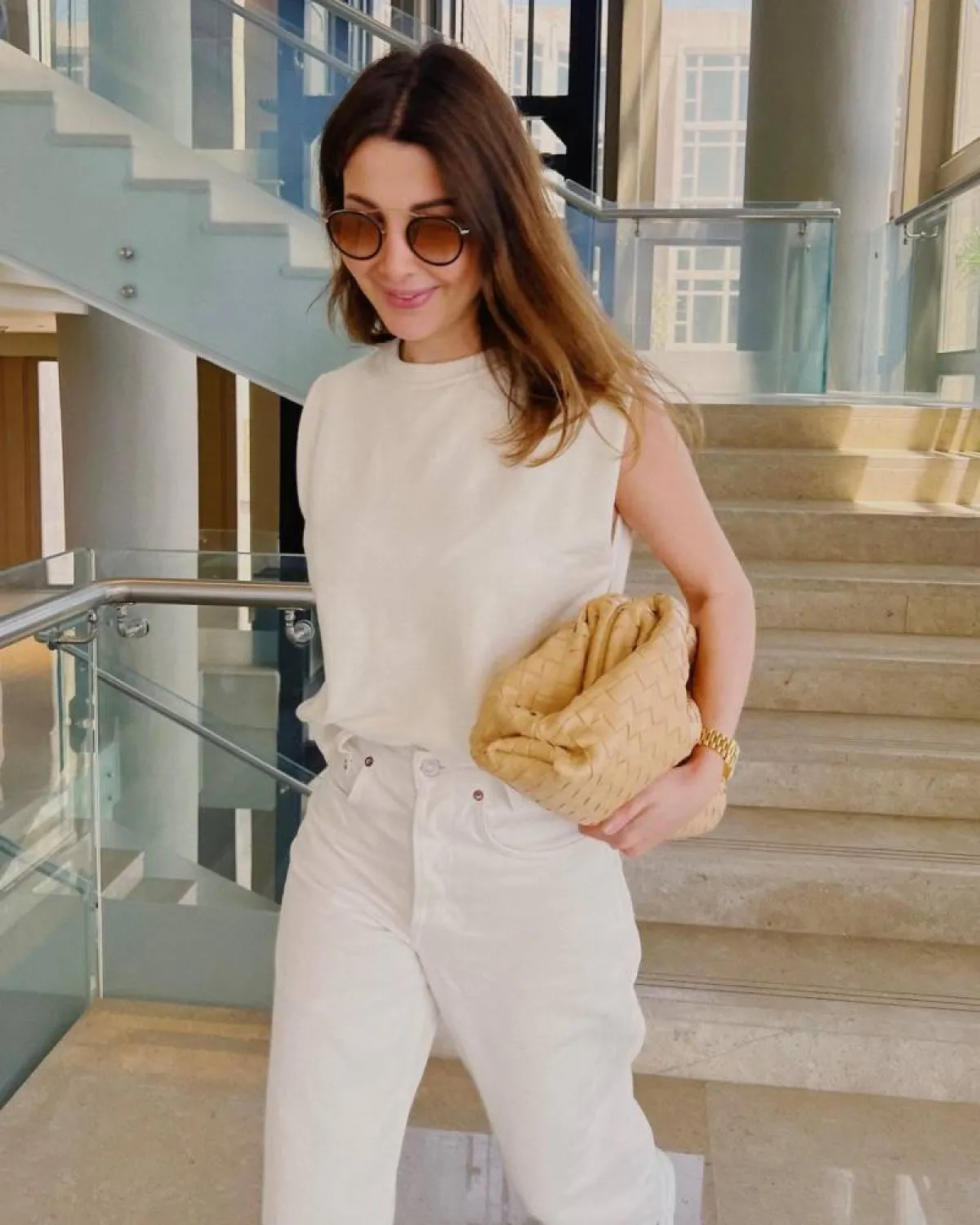 نانسي عجرم بسروال باللون الأبيض 