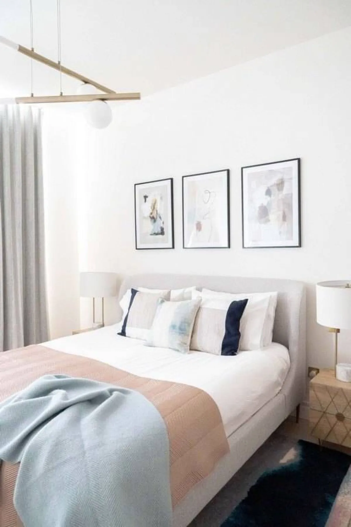 جدران الغرفة تطلى بالطلاء ذي اللون عينه، من دون تمييز