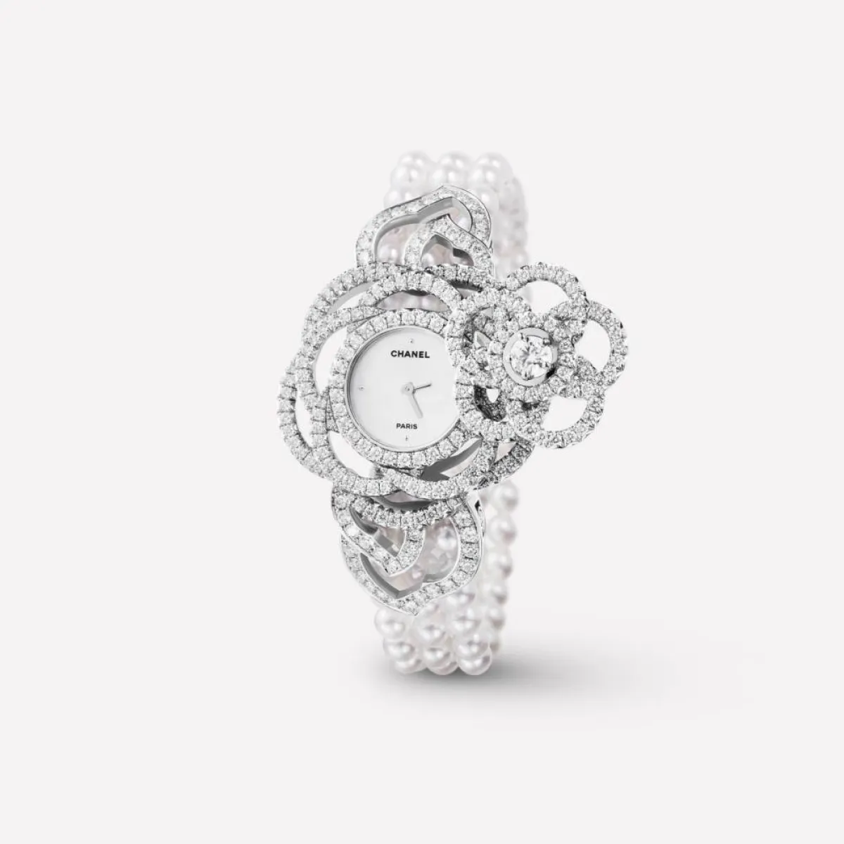 ساعة ذهب ولؤلؤ من شانيل Chanel