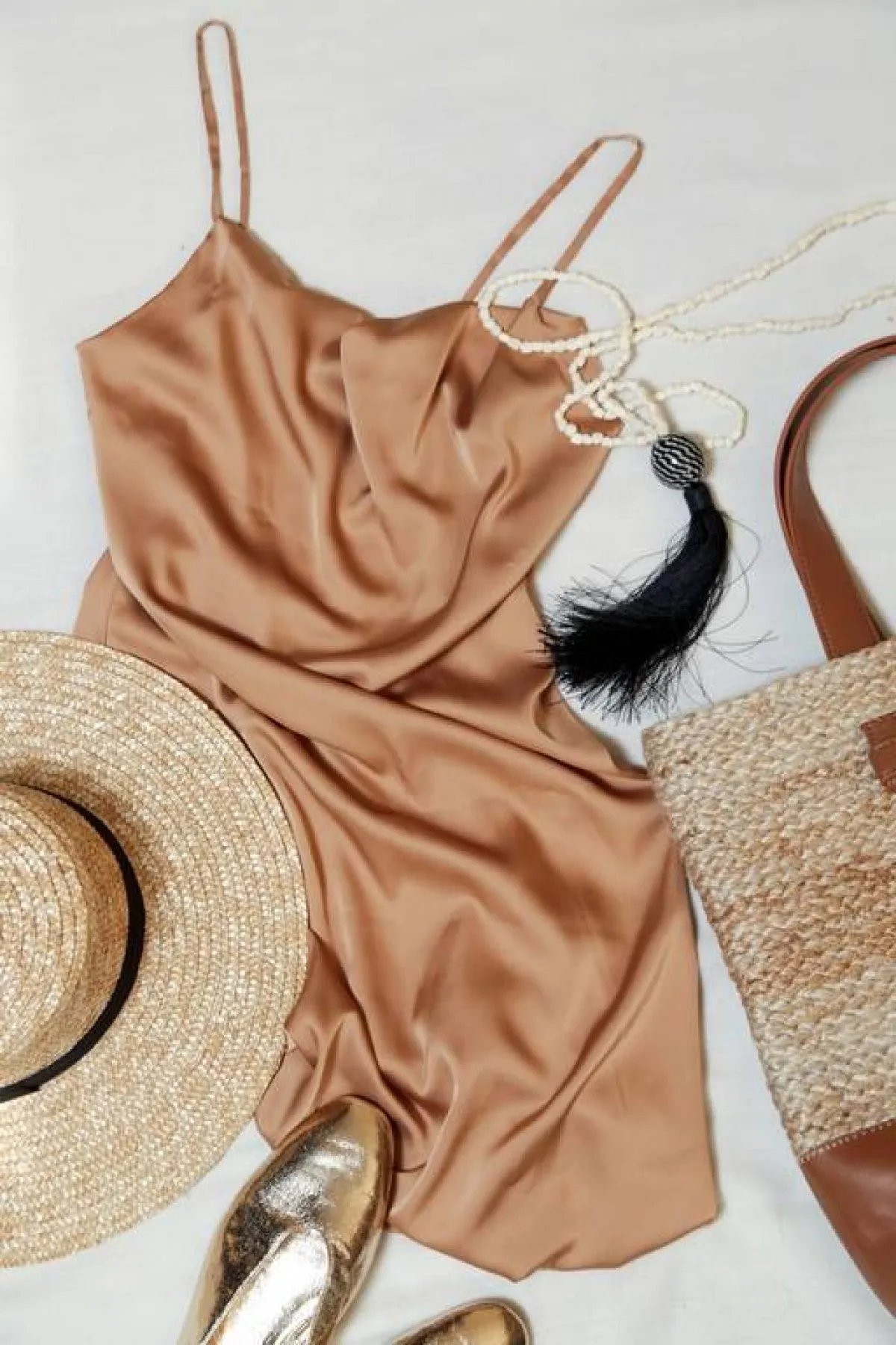 طرق التنظيف الخاصّة بالملابس الساتان