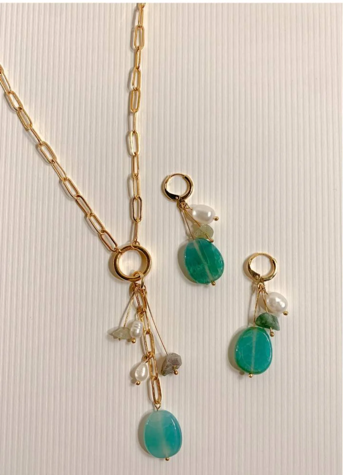 من تصاميم المصممة هنا أبو الزور