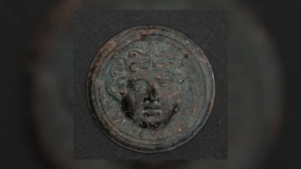 اكتشاف قبر لامرأة راقدة على سرير حورية البحر البرونزي في اليونان