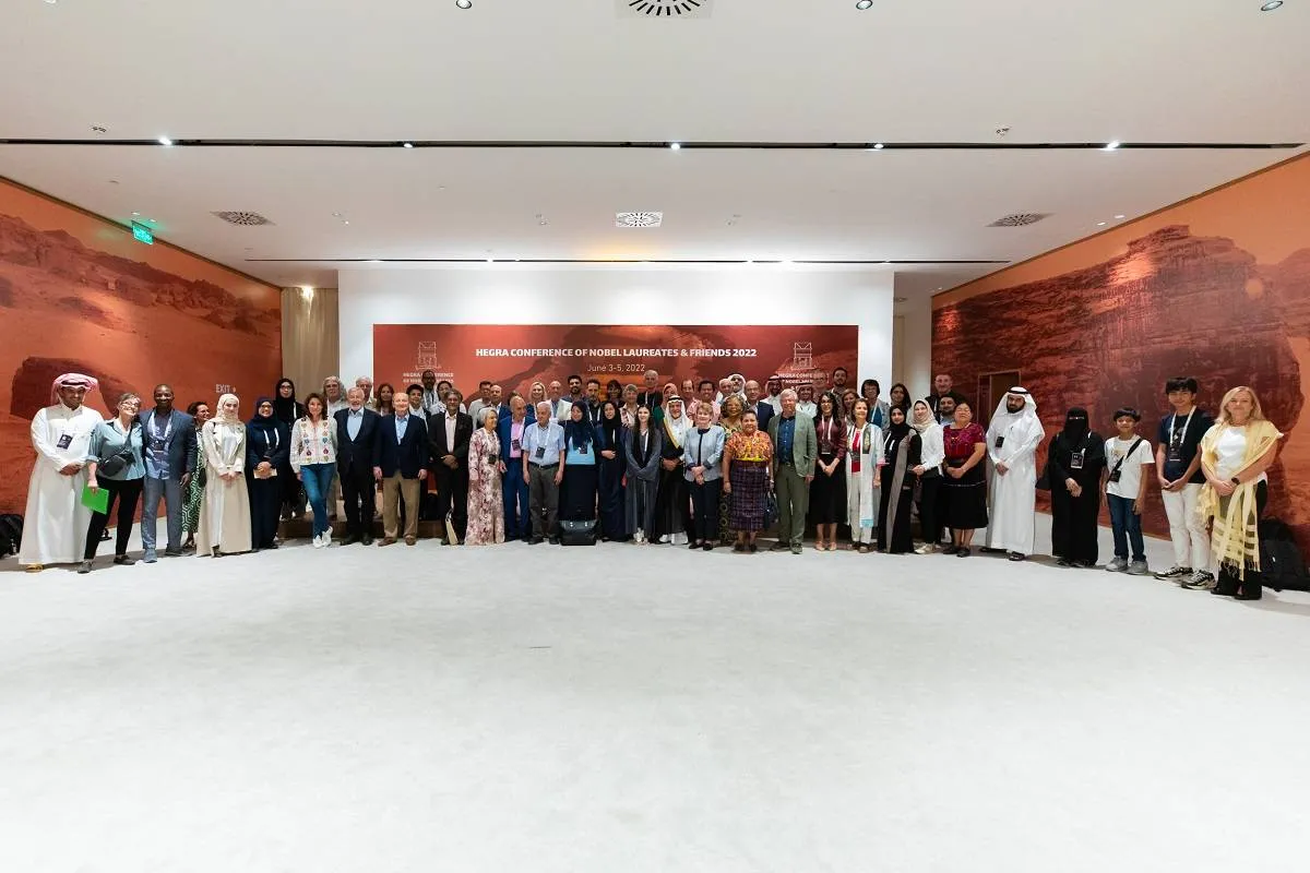 مرايا العلا ملتقى عقول نوبل اللامعة