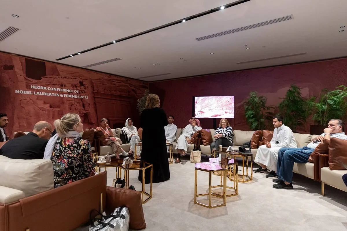 مرايا العلا ملتقى عقول نوبل اللامعة